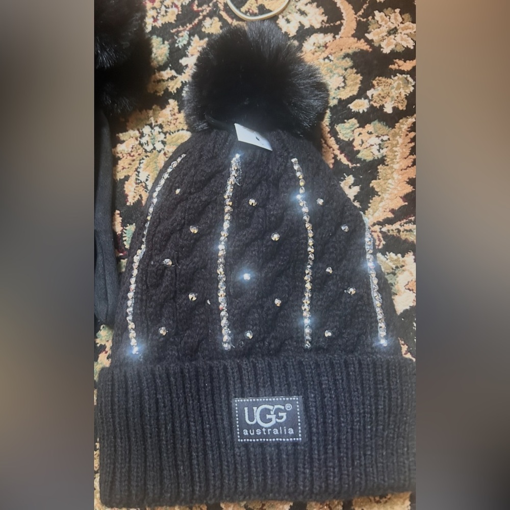 BUY NOW SOFT & COZY NWT UGG Black  Beanie with Pom Pom rhinestones